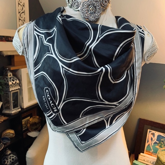Coach Accessories - COACH Scarf Classic Coach design Silk GUC Coach Accessories - COACH Scarf Classic Coach design Silk GUC